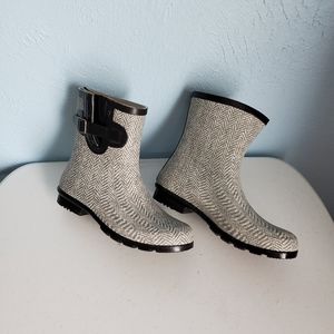 Nomad chevron print rain boots